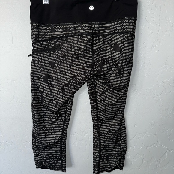Lululemon Pace Rival Crop- Full- On Luxtreme - Picture 3 of 6